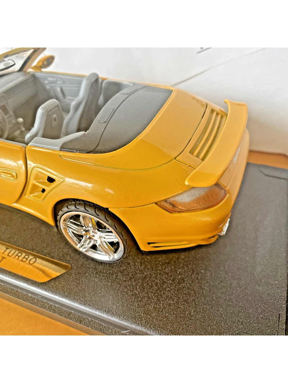 MotorMax 1:18 Scale Porsche 911 (997) Turbo Cabriolet Convertible - Yellow